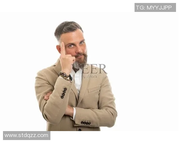 足球手势的魅力与技巧解析如何通过手势提升比赛中的沟通与配合 足球手势的魅力与技巧解析如何通过手势提升比赛中的沟通与配合